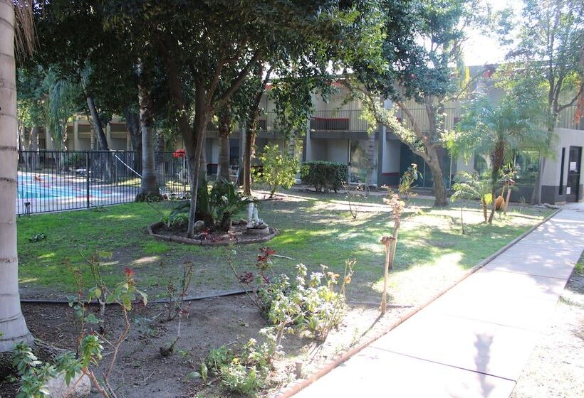 Clarion Hotel Bakersfield North