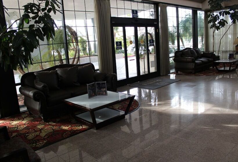 Clarion Hotel Bakersfield North