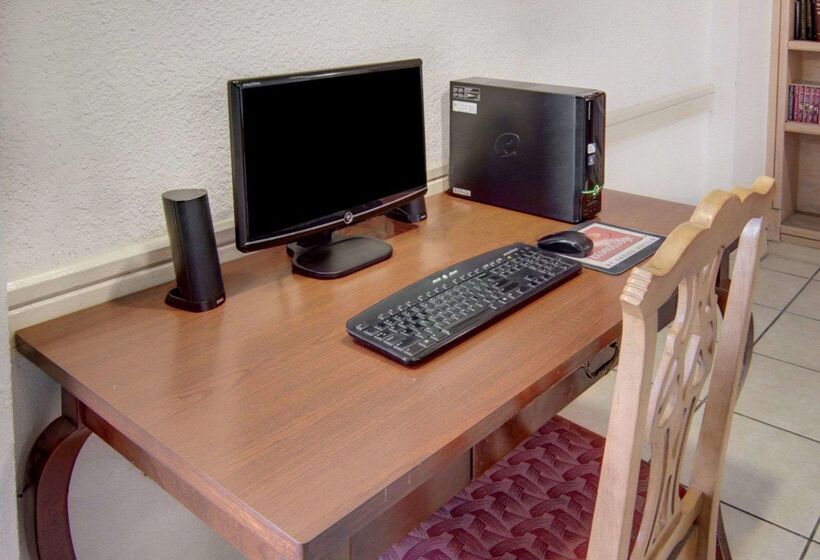 هتل Rodeway Inn Conference Center El Dorado