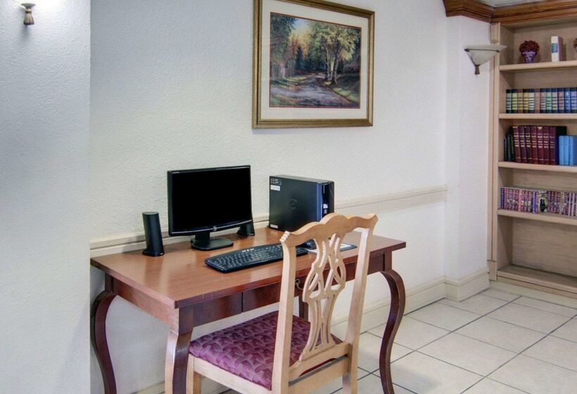 هتل Rodeway Inn Conference Center El Dorado