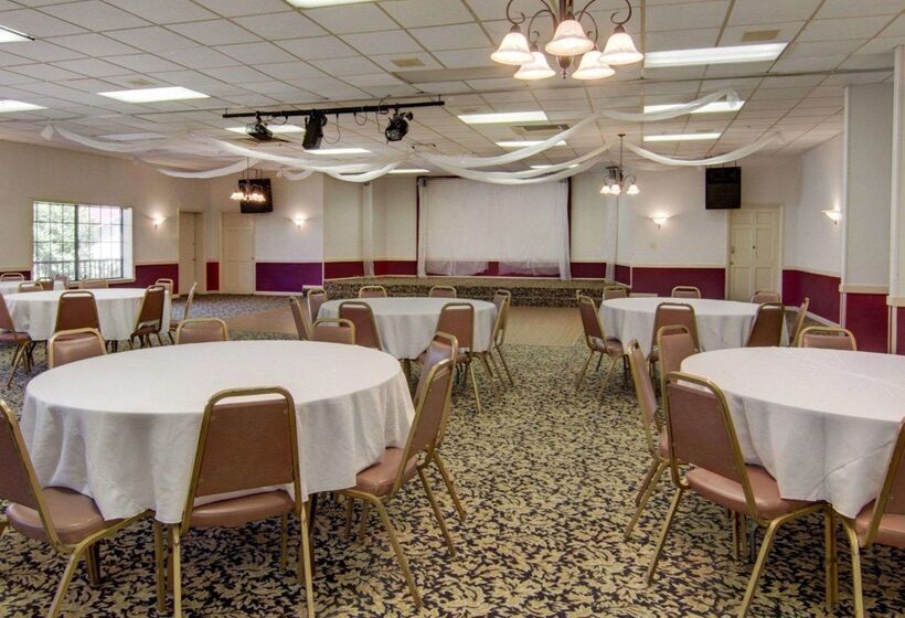 هتل Rodeway Inn Conference Center El Dorado