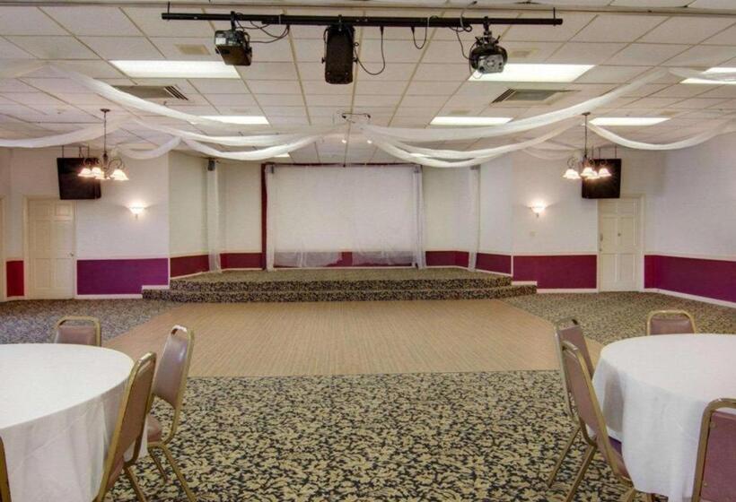 هتل Rodeway Inn Conference Center El Dorado