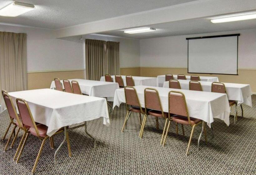 هتل Rodeway Inn Conference Center El Dorado