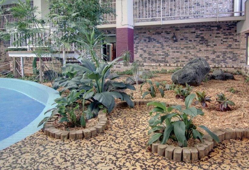 هتل Rodeway Inn Conference Center El Dorado