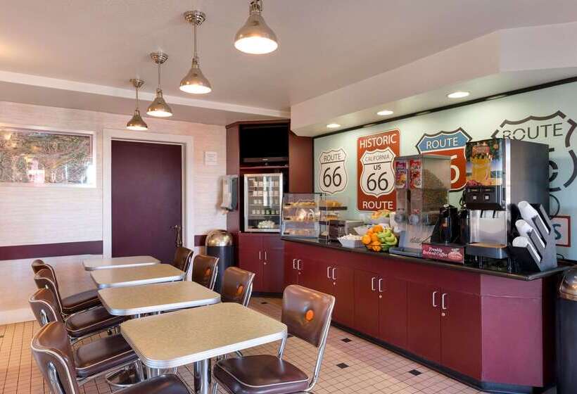 בית מלון כפרי Econo Lodge Flagstaff Route 66