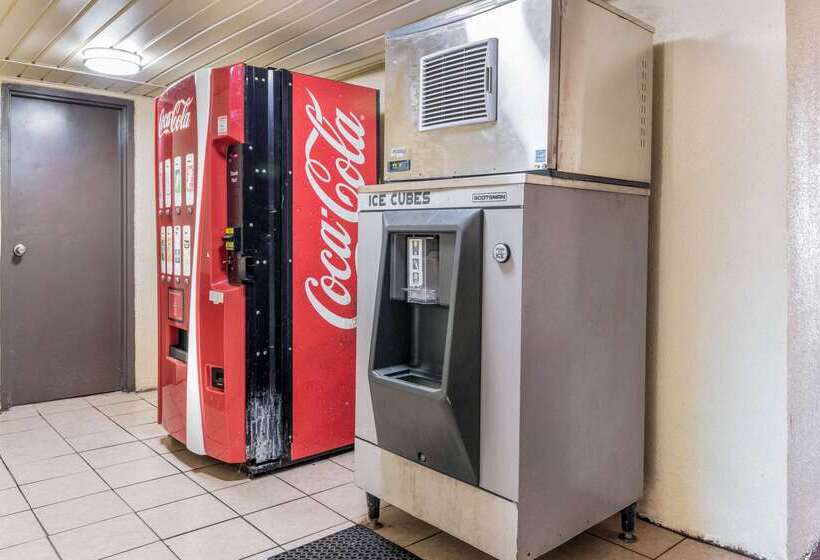 호텔 Econo Lodge Inn & Suites