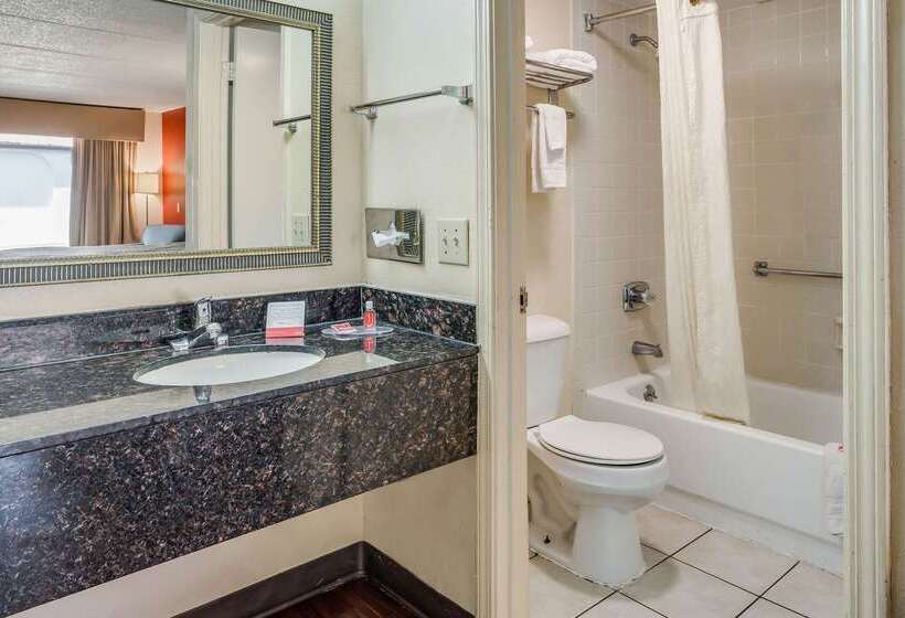 호텔 Econo Lodge Inn & Suites