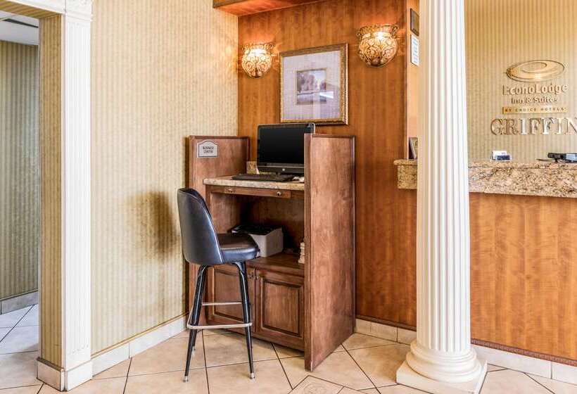 호텔 Econo Lodge Inn & Suites