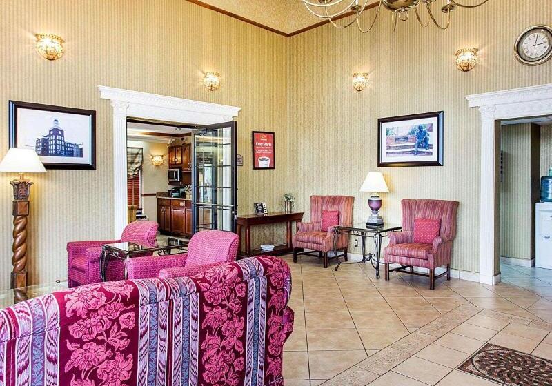 호텔 Econo Lodge Inn & Suites