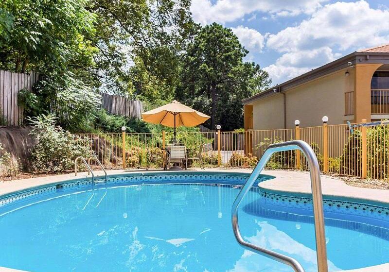 호텔 Econo Lodge Inn & Suites