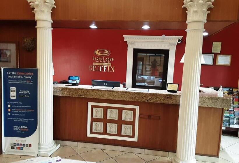 호텔 Econo Lodge Inn & Suites