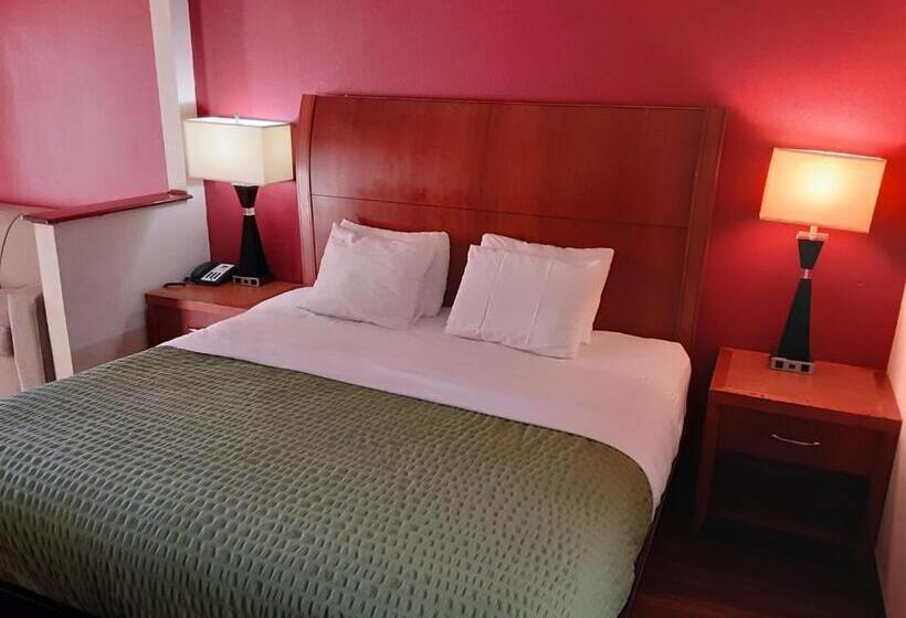 호텔 Econo Lodge Inn & Suites