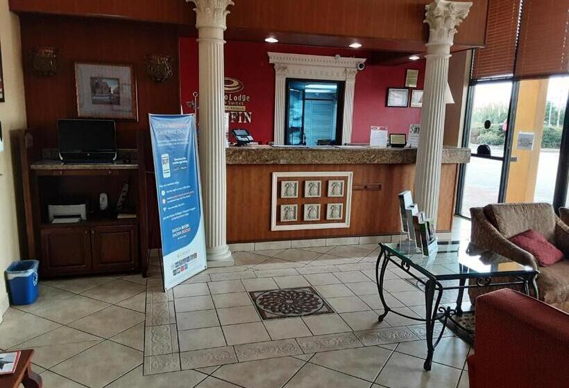 호텔 Econo Lodge Inn & Suites