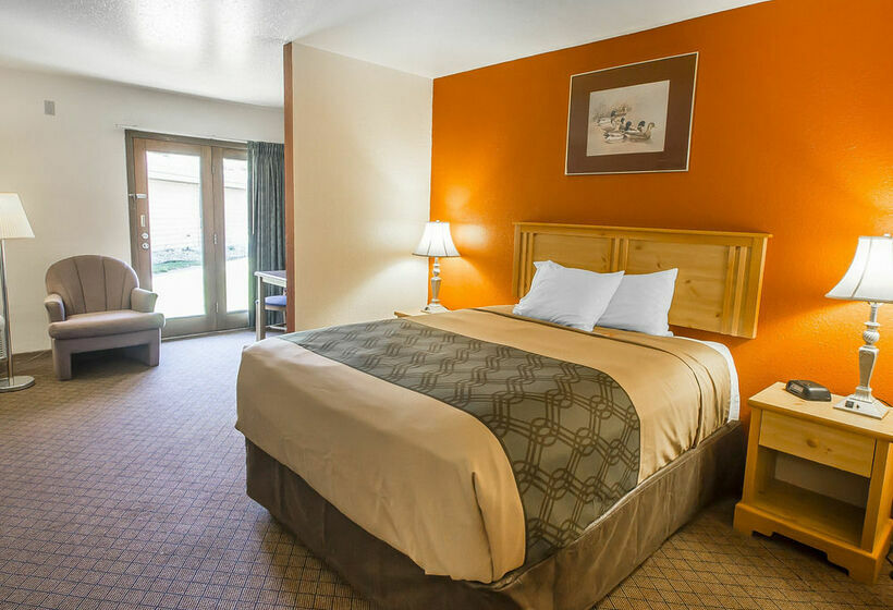 فندق Econo Lodge Inn & Suites