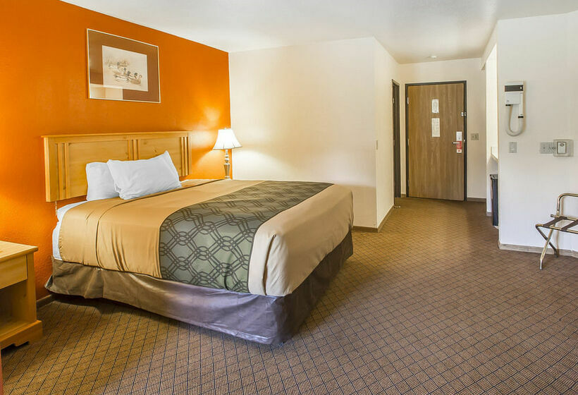 فندق Econo Lodge Inn & Suites