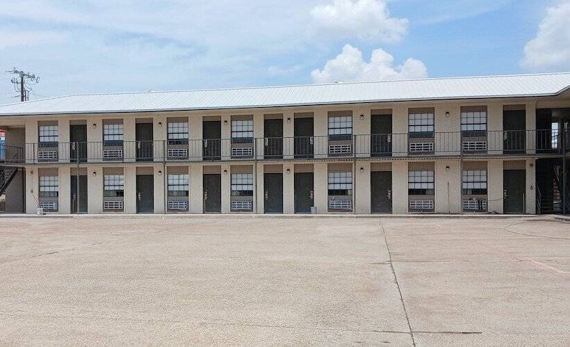 Отель Red Roof Inn Nacogdoches