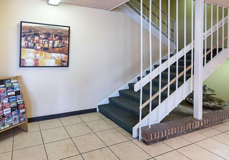 فندق Econo Lodge