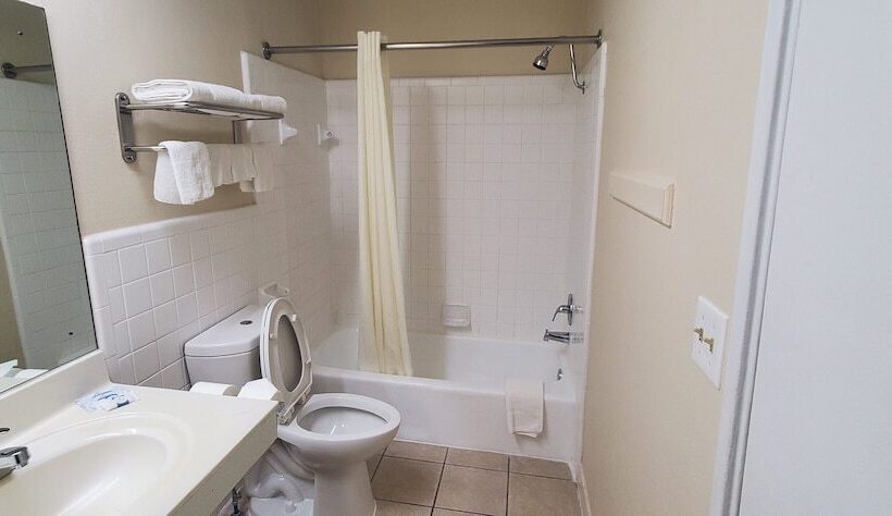 فندق Economy Inn