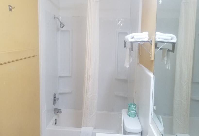 فندق Economy Inn