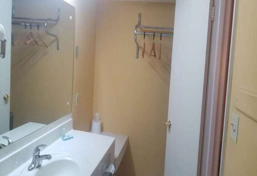 فندق Economy Inn