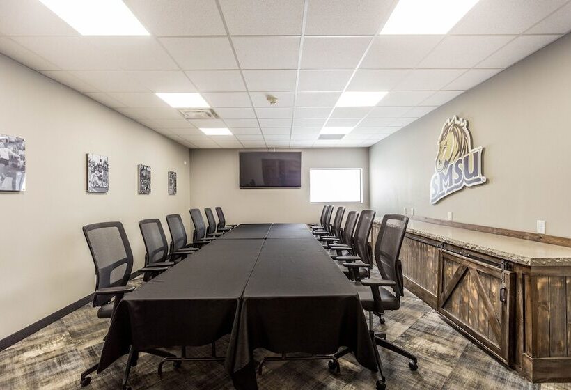 酒店 Everspring Inn And Suites