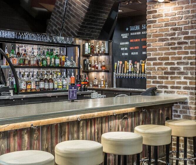 בית מלון כפרי Everspring Inn And Suites