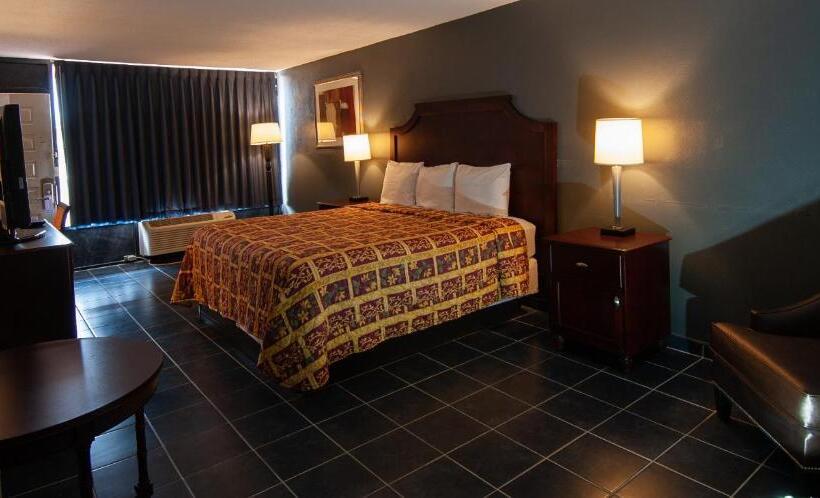 בית מלון כפרי Express Inn & Suites   5 Miles From St Petersburg Clearwater Airport