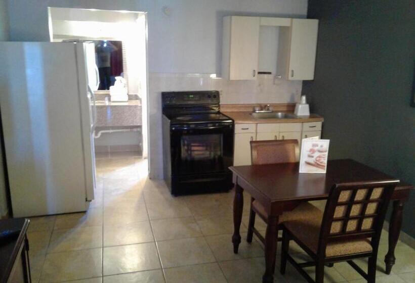 בית מלון כפרי Express Inn & Suites   5 Miles From St Petersburg Clearwater Airport