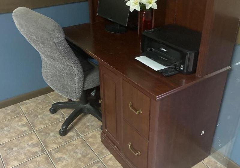 Отель Super 8 By Wyndham Fort Scott