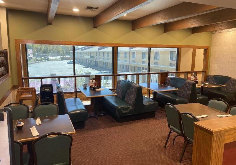 Отель Super 8 By Wyndham Fort Scott