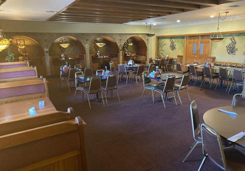 Отель Super 8 By Wyndham Fort Scott