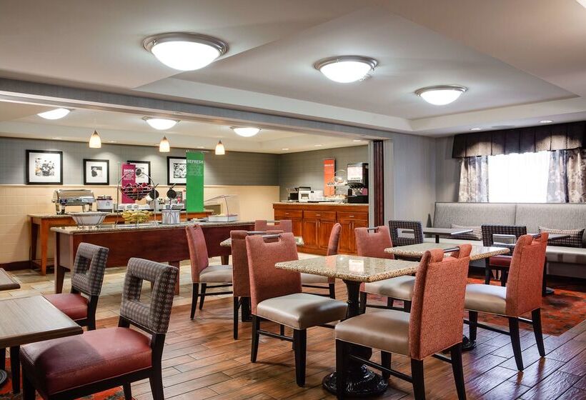 בית מלון כפרי Hampton Inn Dubuque
