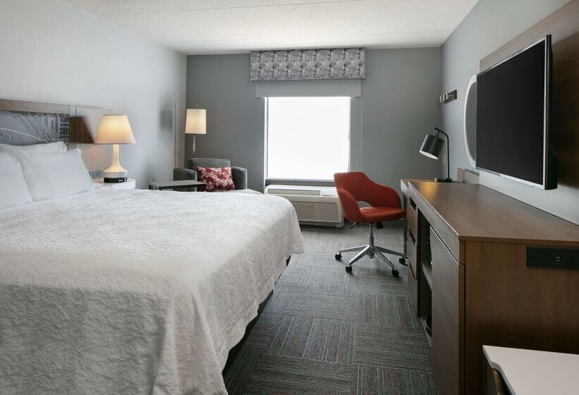 בית מלון כפרי Hampton Inn Dubuque
