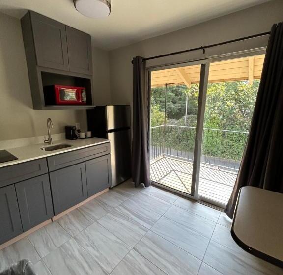 فندق Hillside Inn