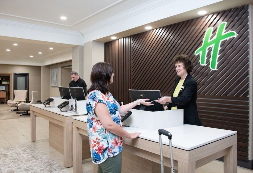 ホテル Holiday Inn & Suites Pittsfield Berkshires, An Ihg