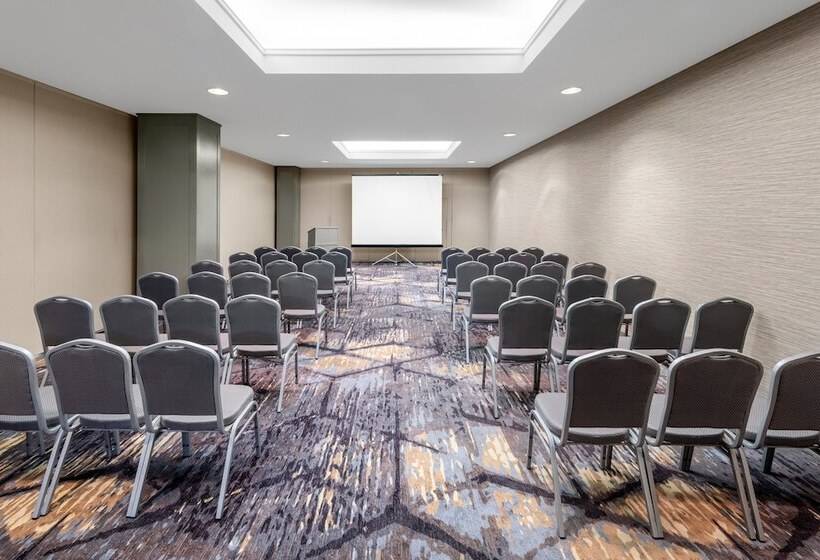 ホテル Holiday Inn & Suites Pittsfield Berkshires, An Ihg