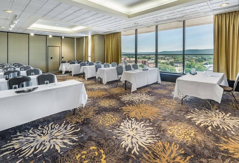 ホテル Holiday Inn & Suites Pittsfield Berkshires, An Ihg