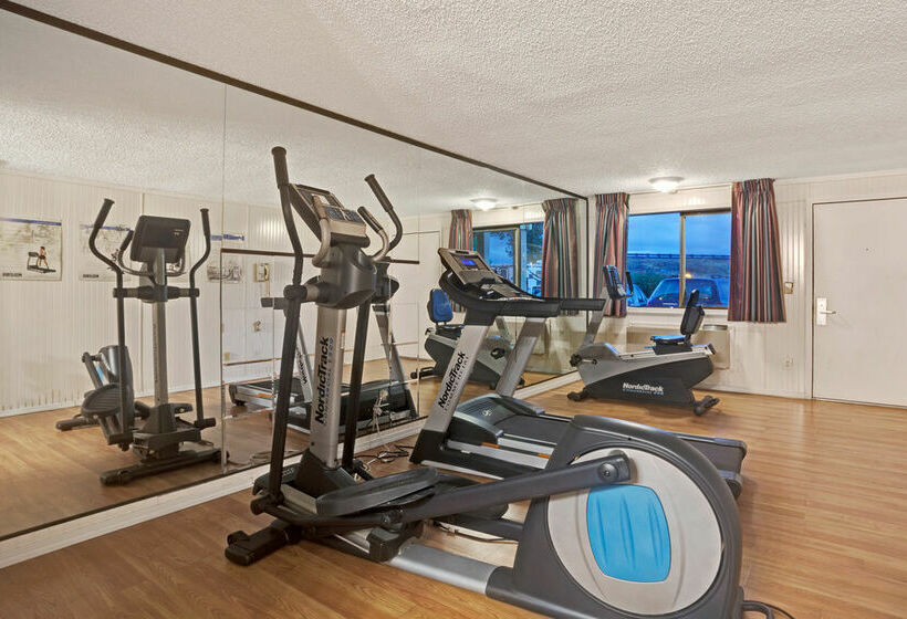 בית מלון כפרי Econo Lodge