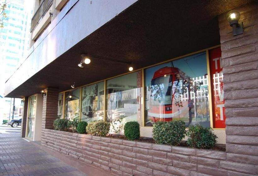 ホテル Inn At The Convention Center