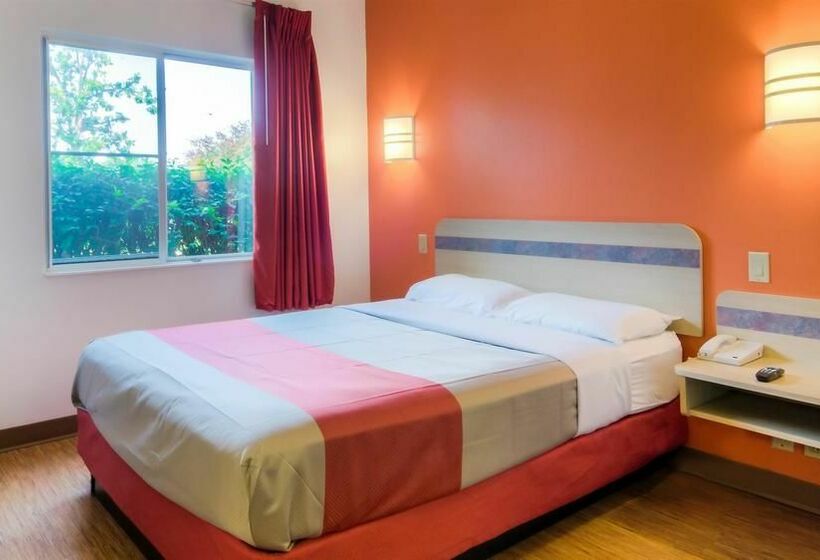 Отель Townhouse