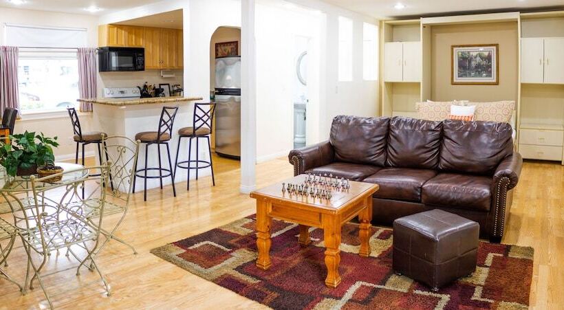 בית מלון כפרי King Frederik Inn