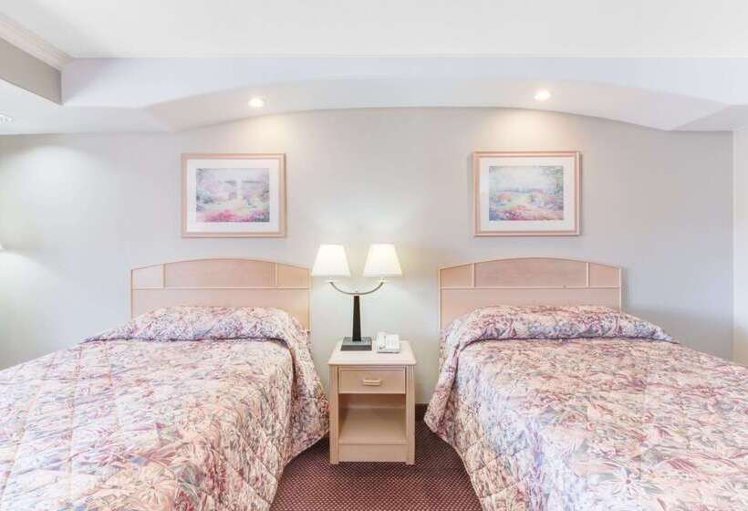 בית מלון כפרי Knights Inn Van Horn
