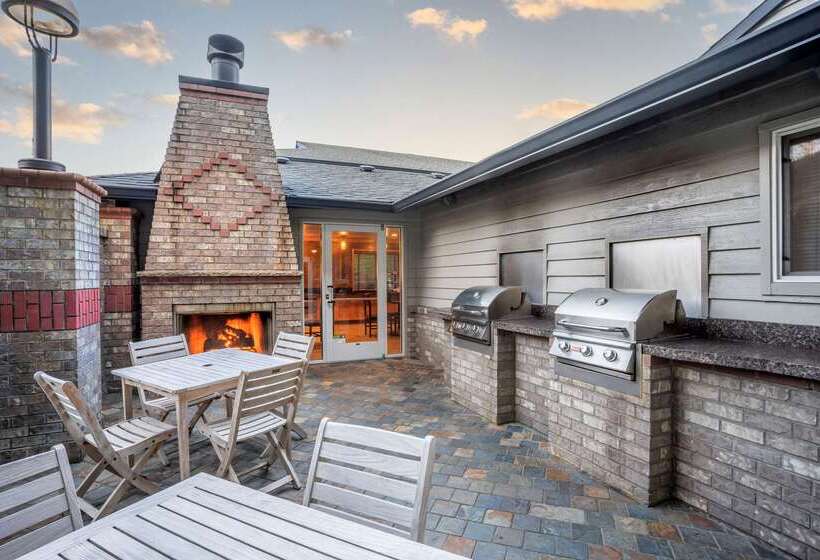 Lincoln Sands Oceanfront Resort, Ascend Hotel Collection