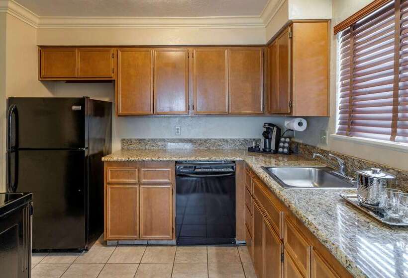 Lincoln Sands Oceanfront Resort, Ascend Hotel Collection