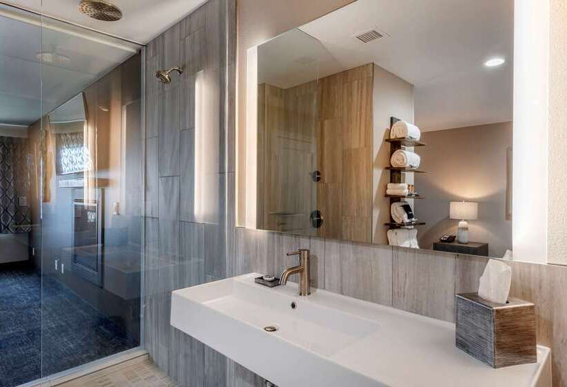 Lincoln Sands Oceanfront Resort, Ascend Hotel Collection