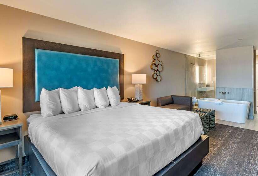 Lincoln Sands Oceanfront Resort, Ascend Hotel Collection