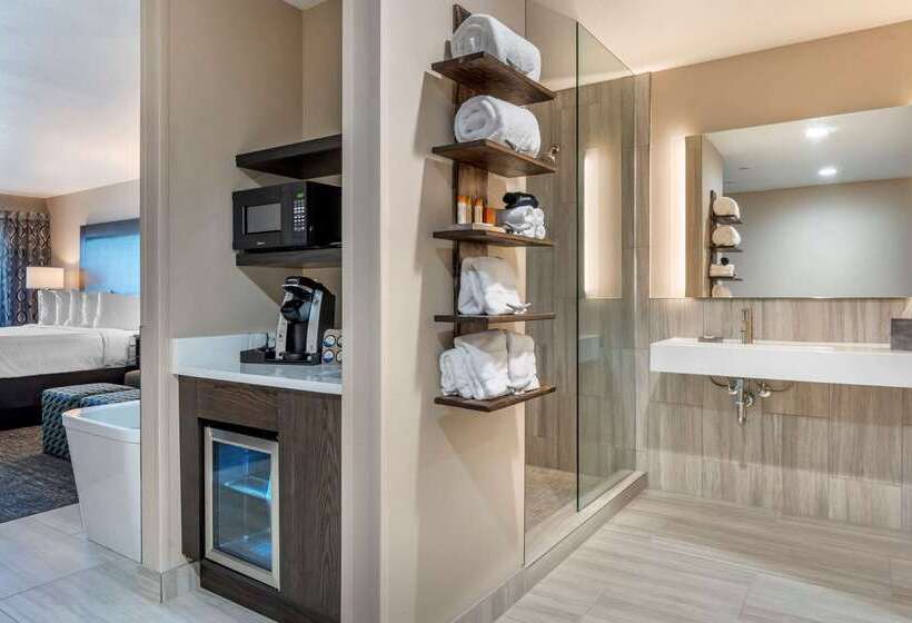 Lincoln Sands Oceanfront Resort, Ascend Hotel Collection