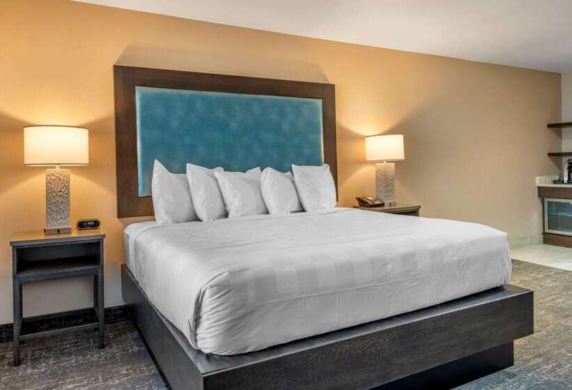 Lincoln Sands Oceanfront Resort, Ascend Hotel Collection