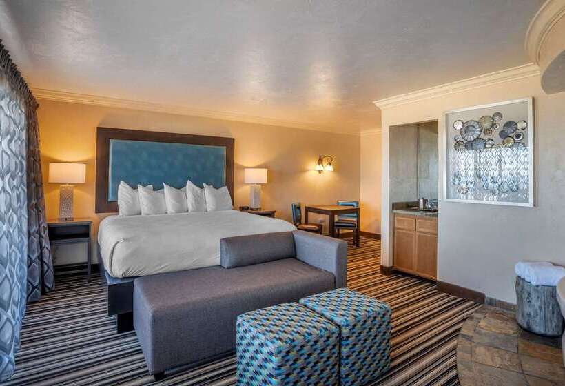 Lincoln Sands Oceanfront Resort, Ascend Hotel Collection