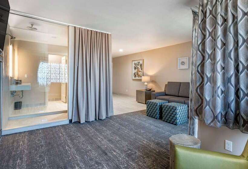 Lincoln Sands Oceanfront Resort, Ascend Hotel Collection